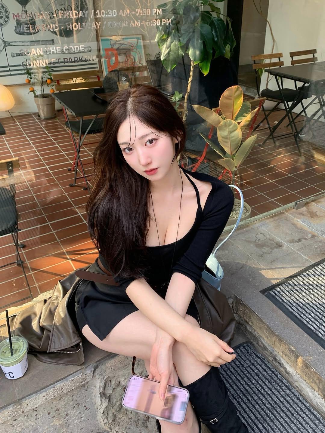 怎样穿搭知性又显身材?1全黑系OOTD｜拒绝千篇一律，用简约穿搭表达态度。