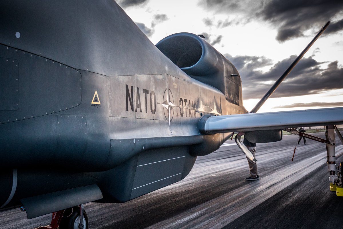 北约情报、监视和侦察部队在拉姆施泰因旗🇬🇷。从西戈内拉空军基地飞出🇮🇹，