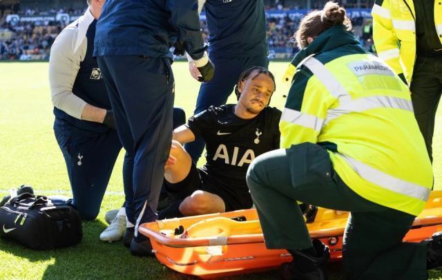 托特纳姆热刺客场1比0击败副班长狼队，艰难取得2026年度首胜。德泽尔比难展笑颜