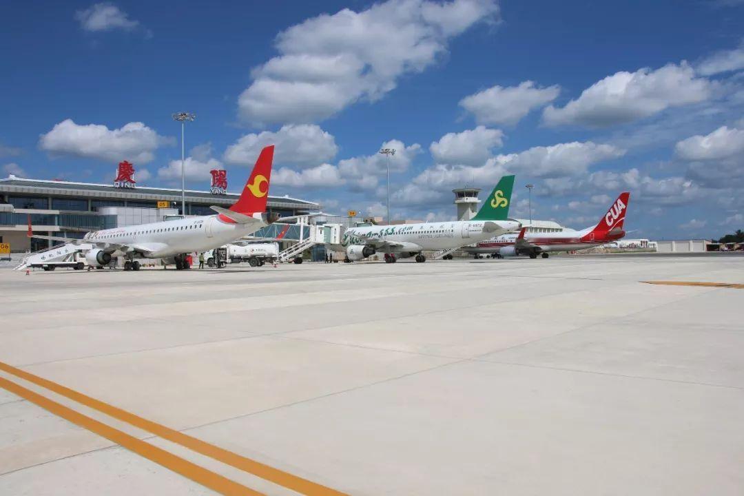 住机场旁边30年，儿子过年误了机，我却突然感谢那飞机声
飞机声刺了我耳朵几十年，