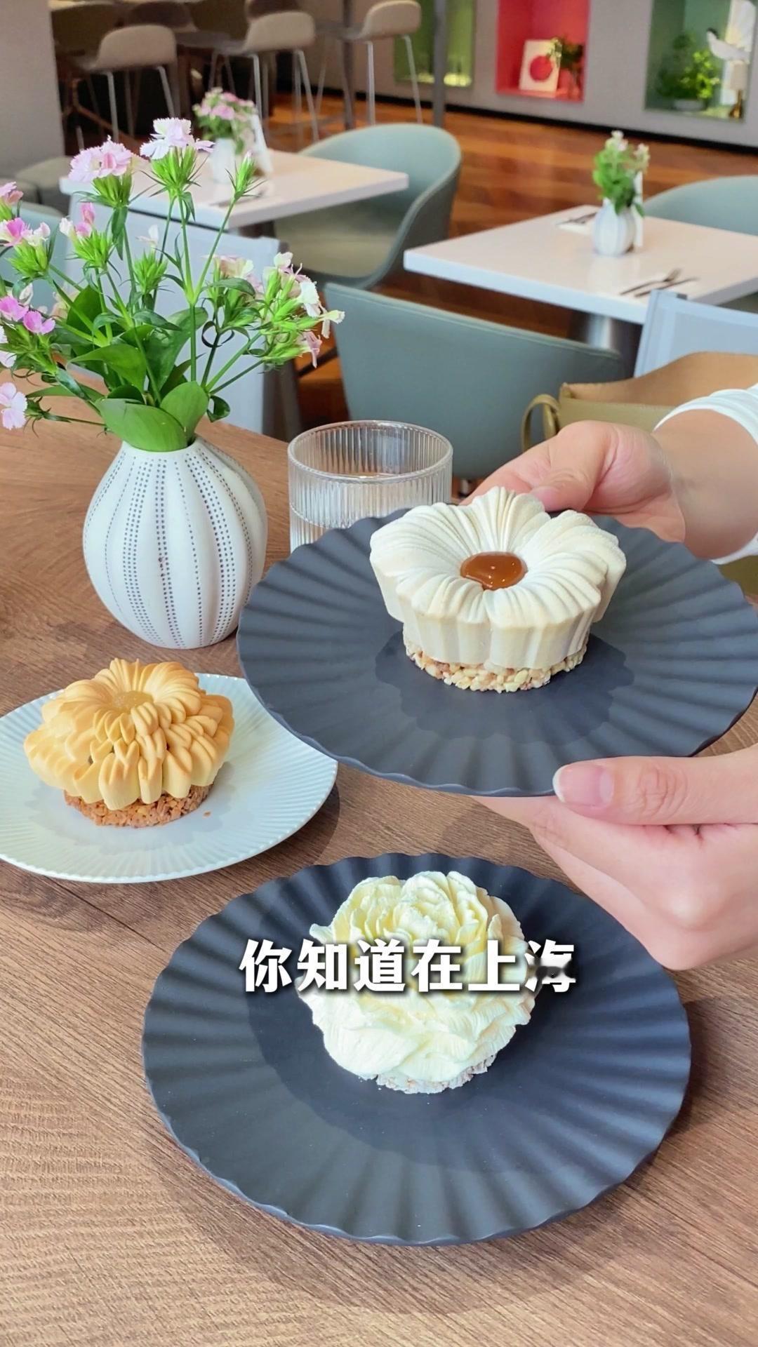 在上海，为了让你吃到堪比艺术品的甜点，藏在隐秘而高级的外滩边上的潮艺不二，藏着连