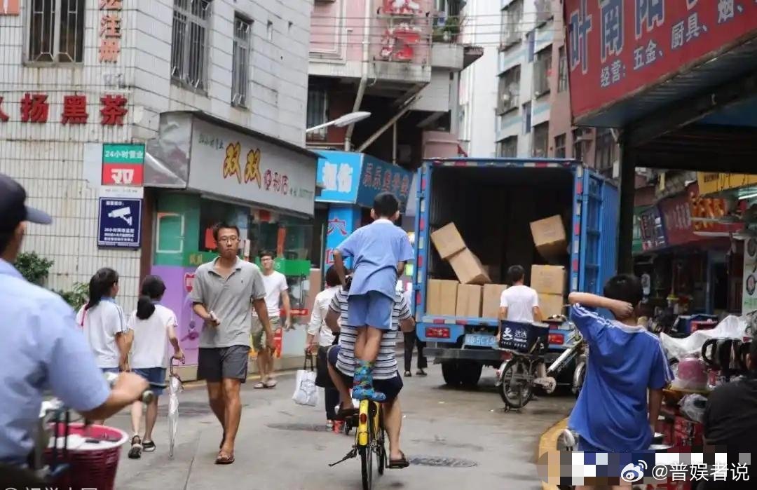 十八线小县城撑场面的从来不是啥大企业，说句扎心的大实话——国内绝大多数小县城压根