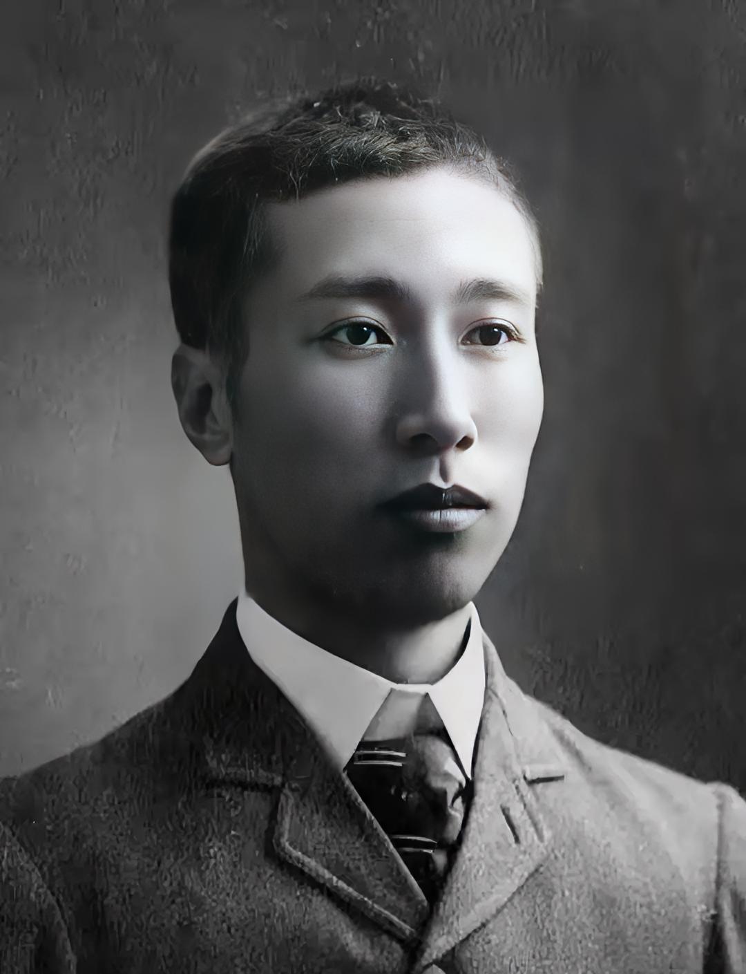 杨度是近代史上最复杂人物。他一生立场数次大幅转变，横跨清末立宪、帝制复辟、共和革