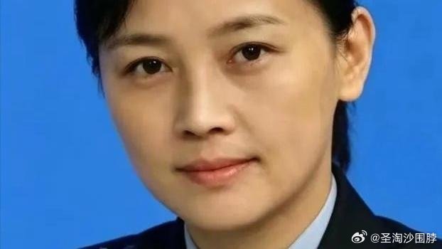 9月11日,上海闵行一名刑侦女民警下班后身着便衣正常遛弯： 谁也没想到她关注到的