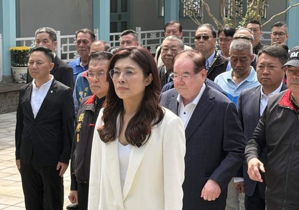 郑丽文访问当天，人民日报发出强烈警告，直指日本右翼！
 
就在4月7日这个特殊的