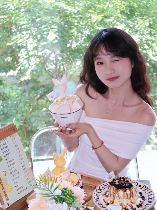 福州烟台山好伟大的一家刨冰店。。。