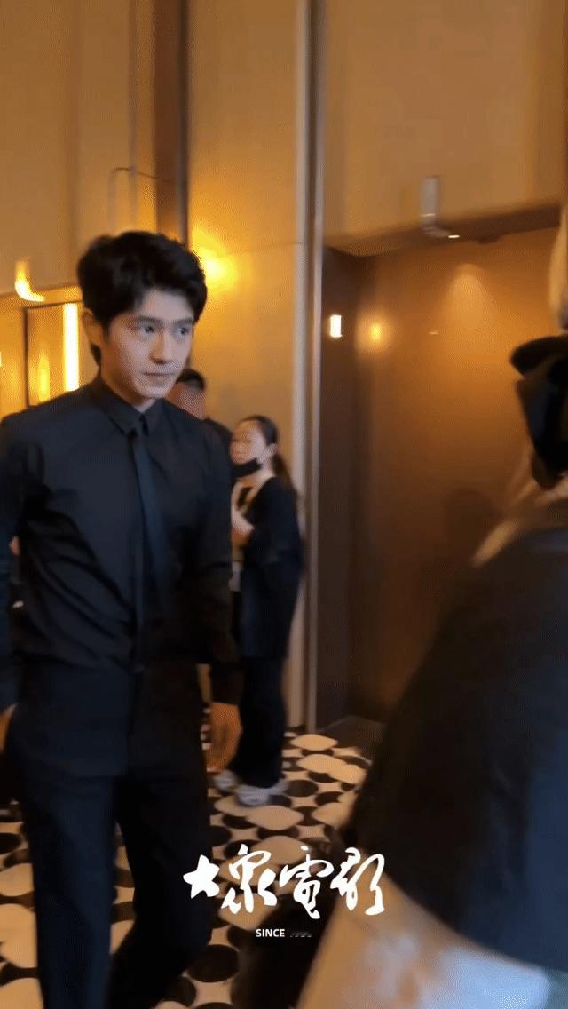 易烊千玺 刘昊然出发金鸡提名表彰仪式 好期待好期待 两大影帝