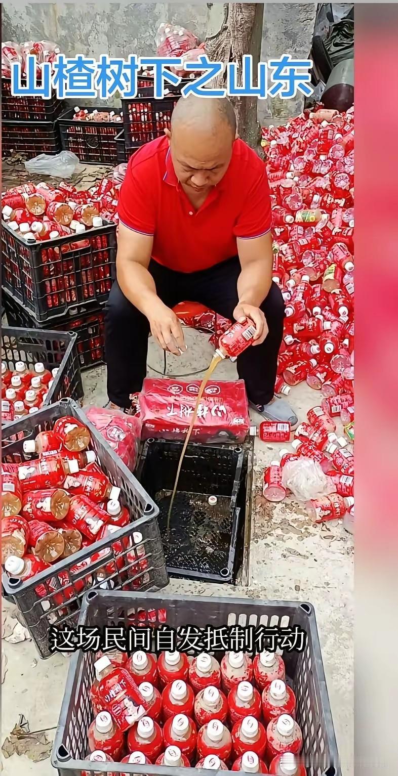 山楂树下饮料事件中，出现了一幕令人极为愤怒的场景！
随着该事件不断发酵，一些人，