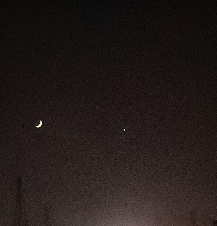 以前会喜欢嘉兴服务区。从上海出来到枫泾是蛮好的距离，适合休息一下。差不多静安到枫