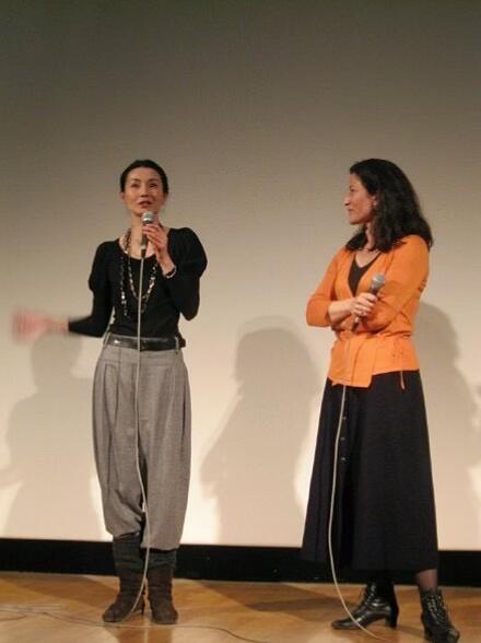 薄薄一片～曼玉，温润，剔透。 