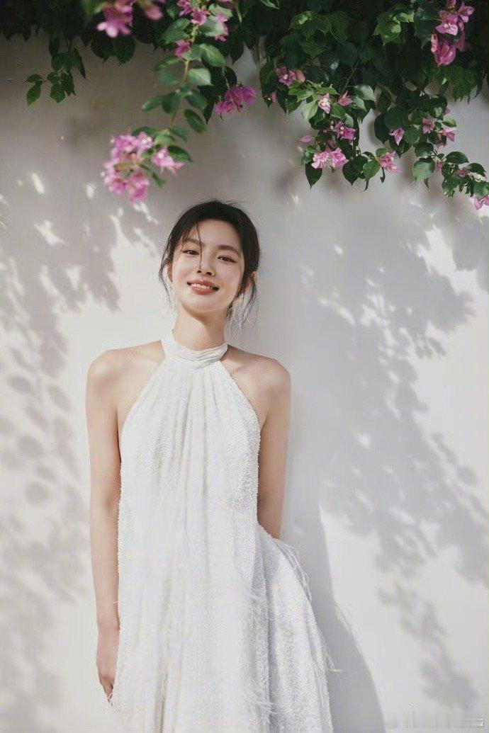 徐若晗白衣蓝裙学生装、徐若晗白衣蓝裙 我天啊‼️啊啊啊啊啊啊啊啊，看到这里好想说