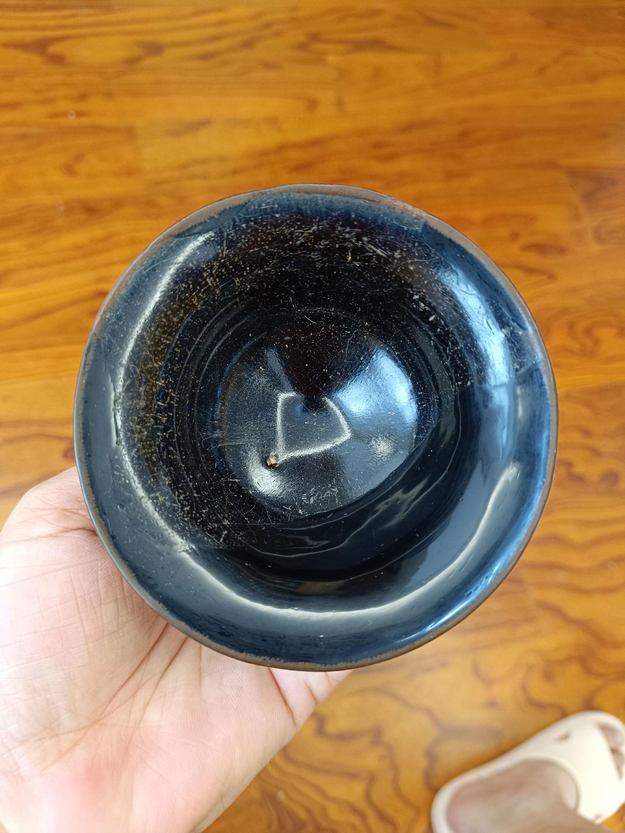 880元包邮
刚刚修复好的，水吉窑宋建盏，压手杯括口斗笠盏，口径10.5高5厘米