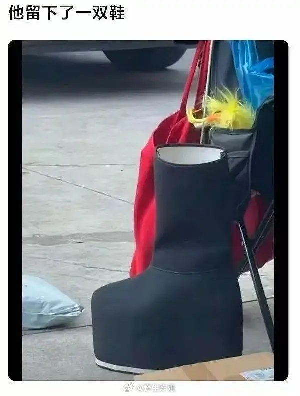 我的天啊，居然有这么厚鞋底的古装靴子，也真的是出人意料啊，穿上岂不是直接秒变一米