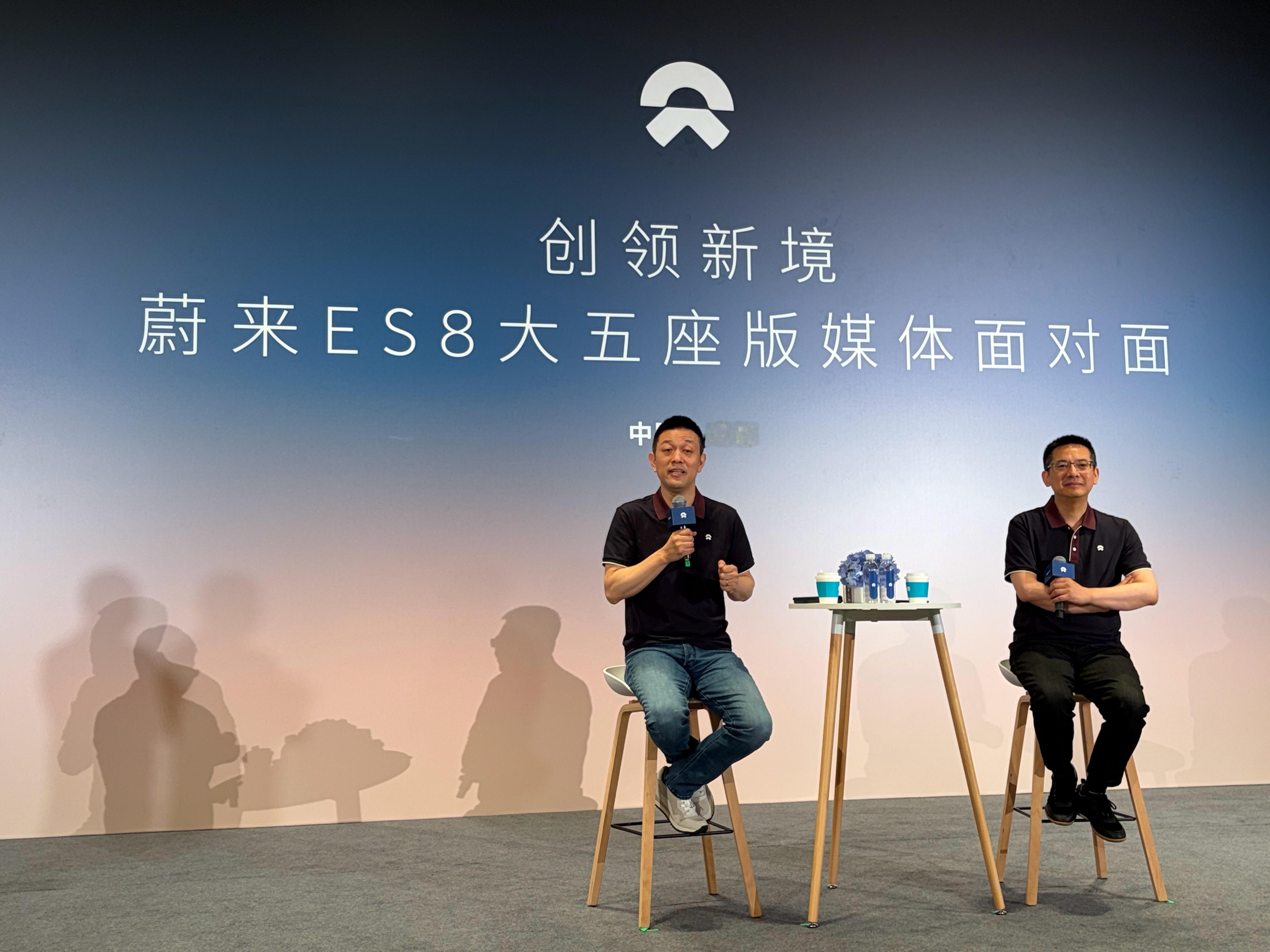媒体面对面上，在聊“纯电SUV原生思考”，以及ES8五座版行李箱的“乘储分离”。