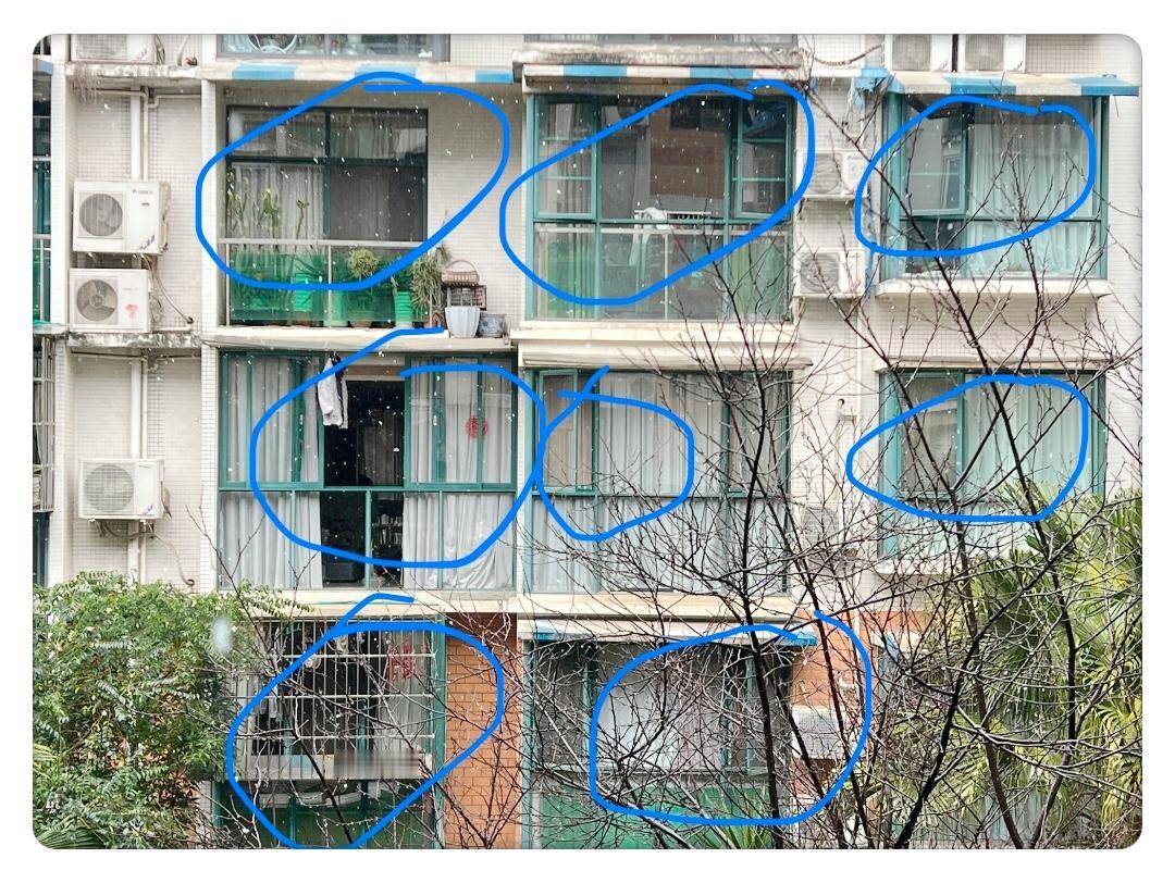 北方人第一次来四川，冬天见谁家窗户都开着，第一反应一般是：你们不怕冷吗？空气那么