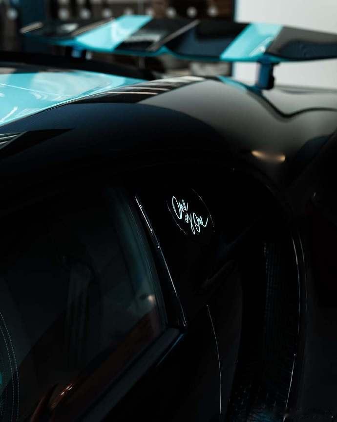 布加迪 Chiron Super Sport 登场，超跑领域的速度传奇。8.0L