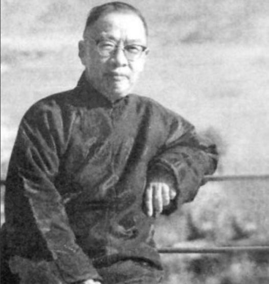 抗战胜利后，钱穆提醒蒋介石，中华民国的首都不能再设在南京了，应该在北京和西安之间