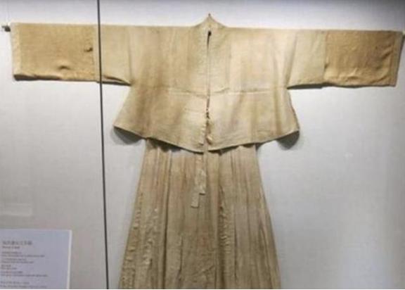 铁律松动之后，江南何以成为明代时尚的策源地？
 
在明朝的深宫与市井之间，一场悄