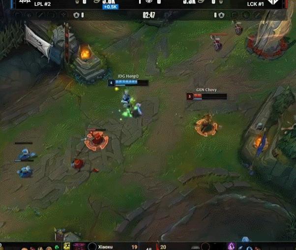 Chovy没闪残血不回城，还想吃兵，被HongQ果断交闪单杀JDG三线前期压制G