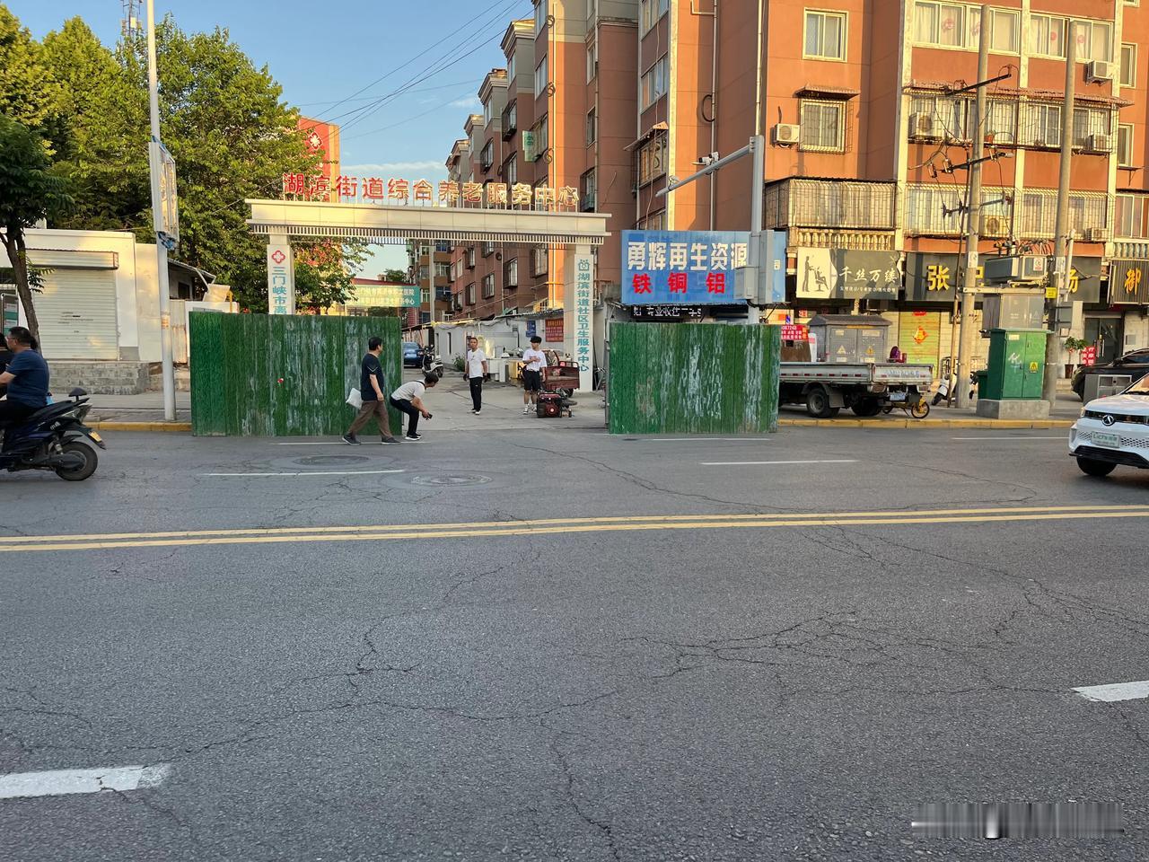 三门峡主城区背街小巷雨污水治理项目，现在整在如火如荼的施工中。这对三门峡主城区的
