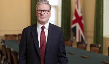 英国首相斯塔默宣布辞职，十年时间，七易其主，再厚实的家底也经不住如此密集的内耗