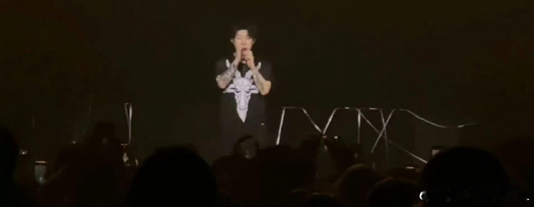 Capper没有脱口秀巡演是不完整的Capper亲口认证巡演脱口秀的重要性，一边