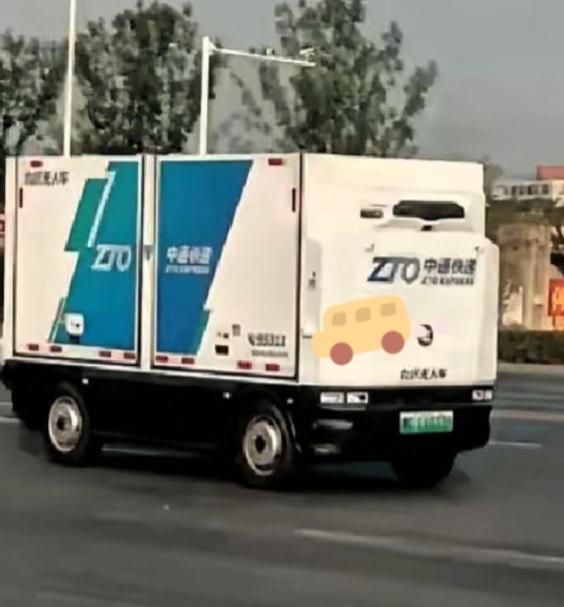 清华教授柳冠中怒批：满大街无人车送餐机器人，根本不是科技之光，资本正在用机器干掉