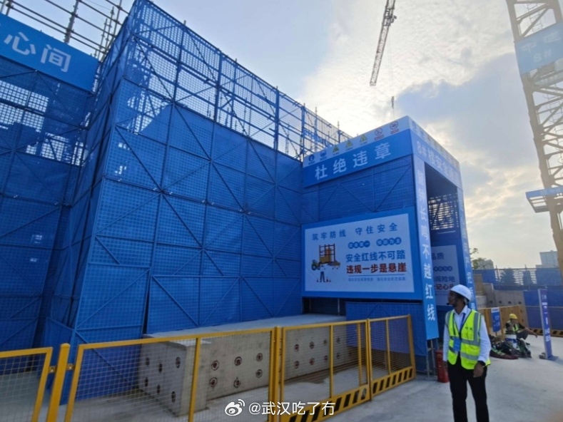 武汉把造房子变成了搭积木大受震撼！以前建房子灰尘漫天、耗时几年，现在在武汉直接变