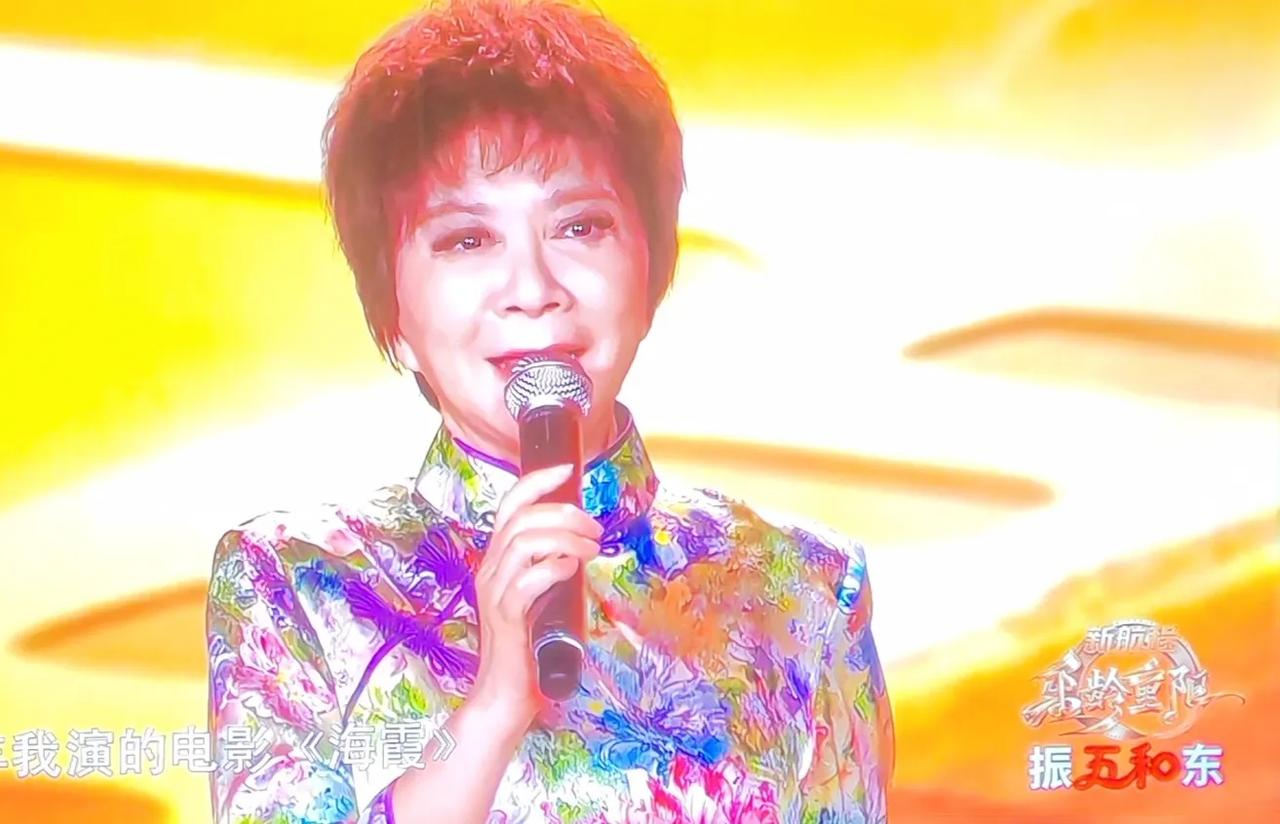 2026年乐龄重阳晚会上，演员蔡明和潘长江，合作演唱了几首老电影插曲，2人配合默
