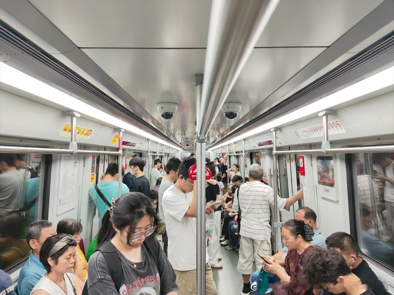 广州地铁网友：2026年6月6日（周六，广州阴，26-32℃，午后或预计有雨）广