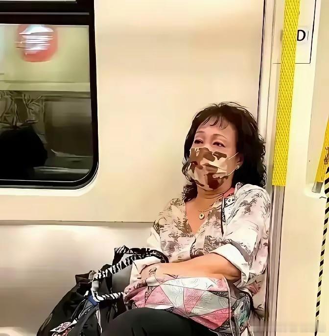 40岁卖光香港房车，清空社交账号，人间蒸发跑去欧洲读博。很多人替徐子珊惋惜，我反