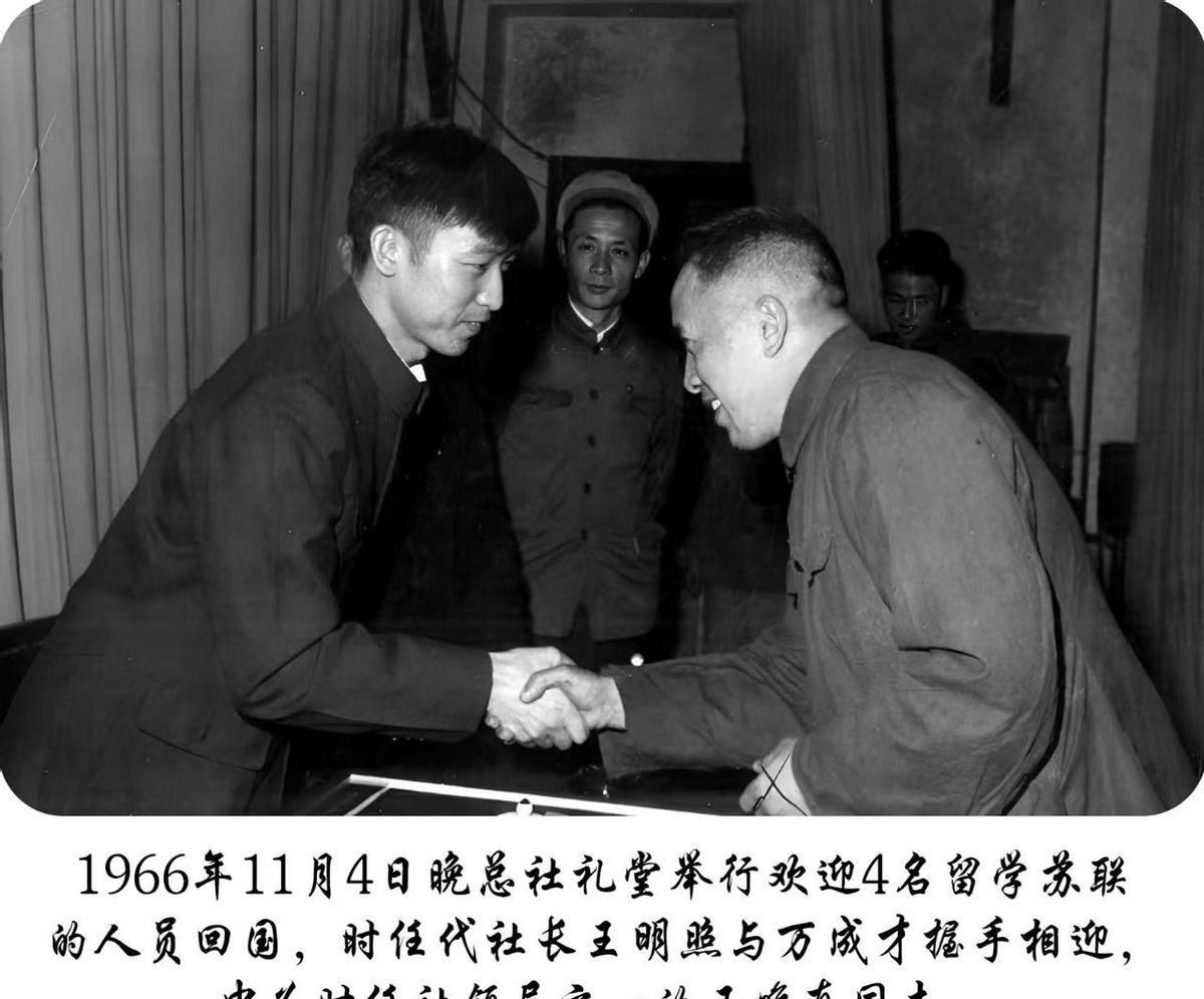 老记者万成才又出书了，这次送的是他压箱底的俄罗斯研究。
不是随便写写，是蹲过莫斯