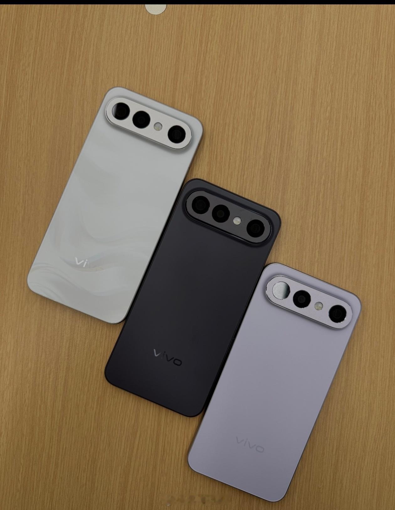 vivo S50 系列将于今天发布，相较于上一代主要提升性能、影像、指纹和防水。