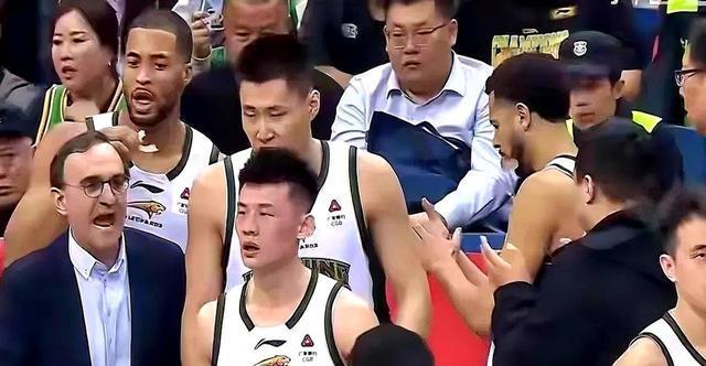 高诗岩，张镇麟，郭艾伦，福格，卖了这么多人，却还质押股权到银行，可见俱乐部经营多