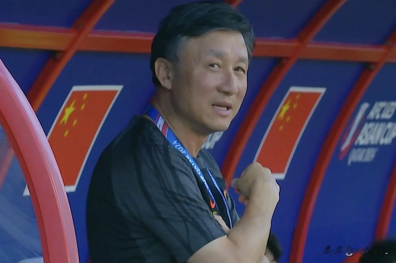 不怕菜鸡互啄，就怕必须还要分出谁更菜，谁输谁尴尬。
  今晚21:00，U23国