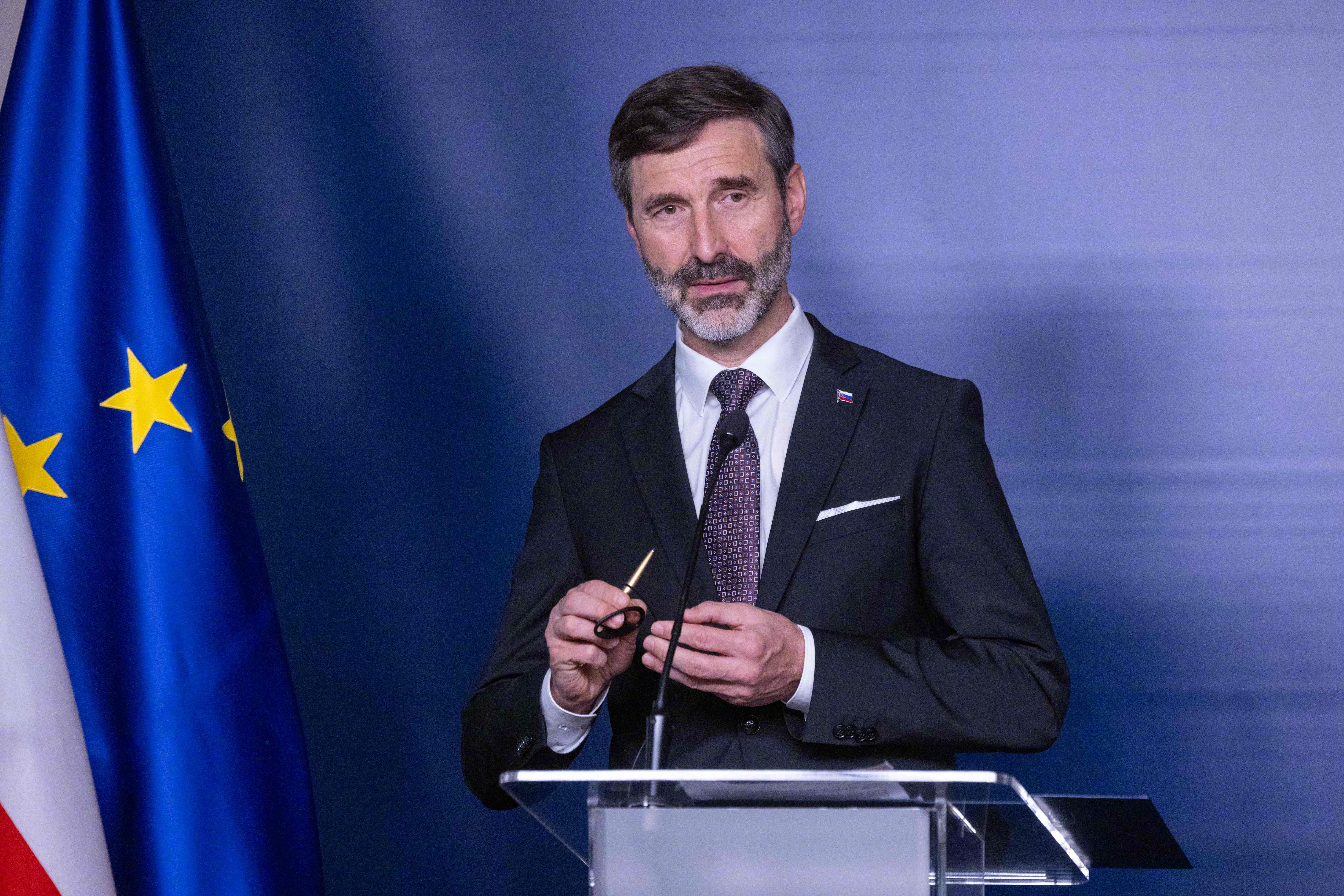 【#斯洛伐克威胁阻挠欧盟制裁俄罗斯#】据德国《世界报》网站4月16日报道，斯洛伐