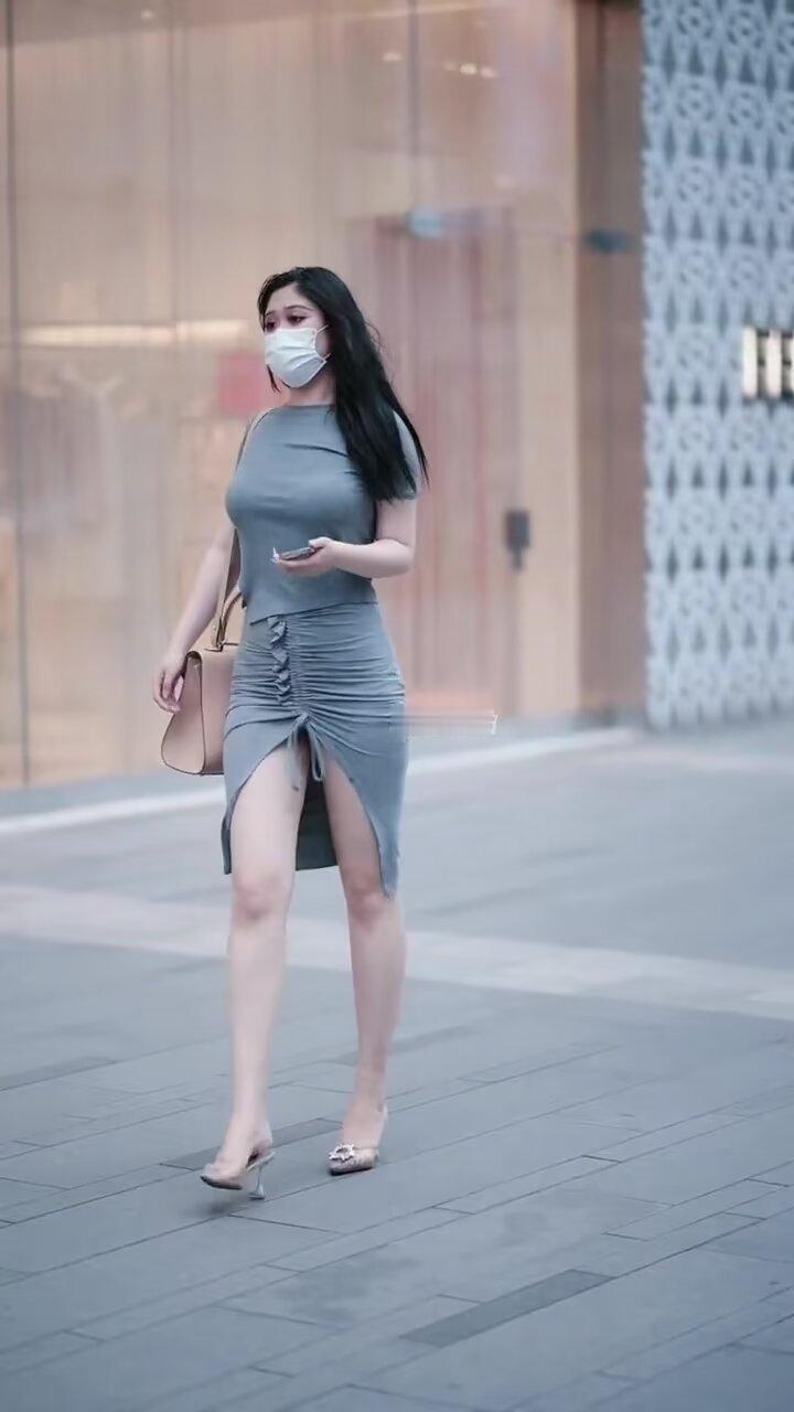 在自己的世界里独享其中， 在别人的世界里顺其自然 ……