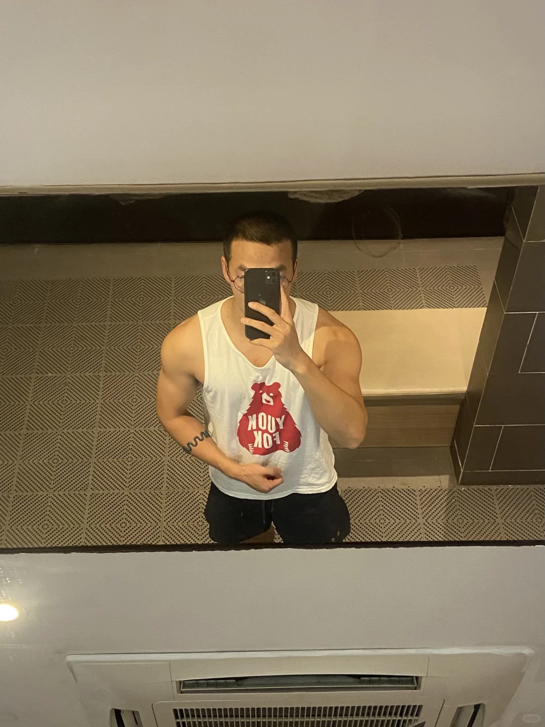 不知道是衣服缩水还是长胖