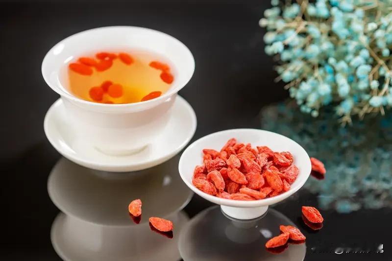 我真的服了!喝了这个汤，气色好到爆

前段时间脸色蜡黄，化妆都盖不住疲惫感。老妈