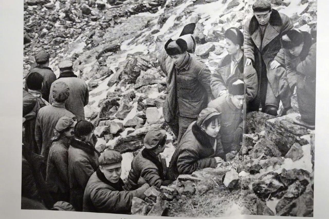 刘庆棠年轻时的留影，这一张照片刊登在1974年第六期的《人民画报》，拍摄地点是山
