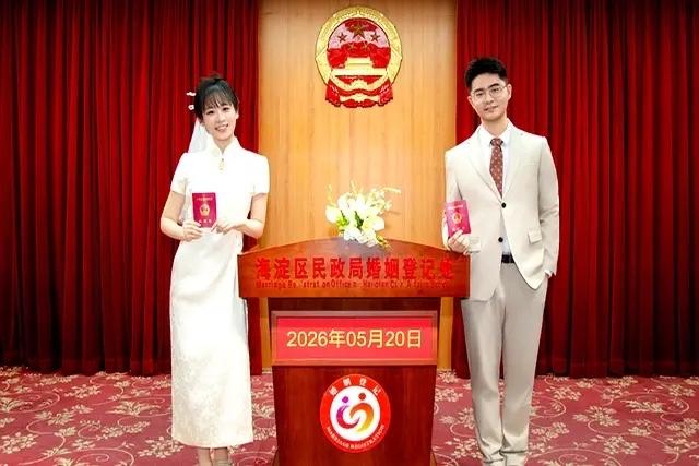 清华大学的两个顶尖博士结婚了，但他们毕业后的选择却让很多人直呼“看不懂”。王曦婷