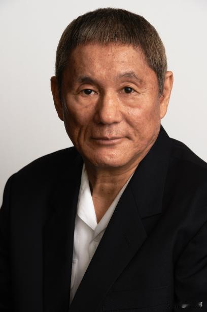 1994 年 8 月，北野武骑摩托车发生严重车祸，面部多处骨折，差点丧命。他接受