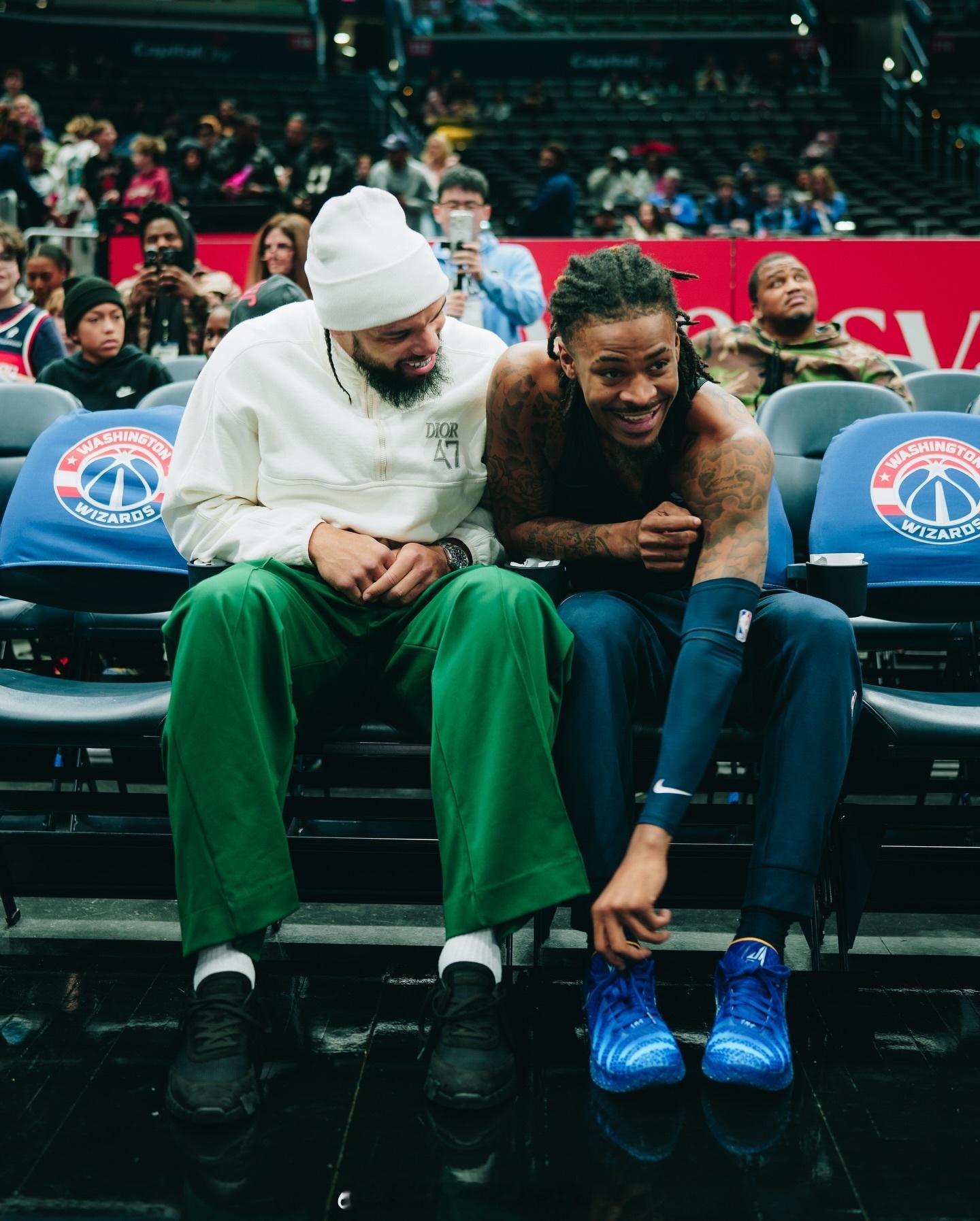 莫兰特今日赛场照 ！上脚Ja 3新配色更是细节满满，莫兰特座右铭“Beneath