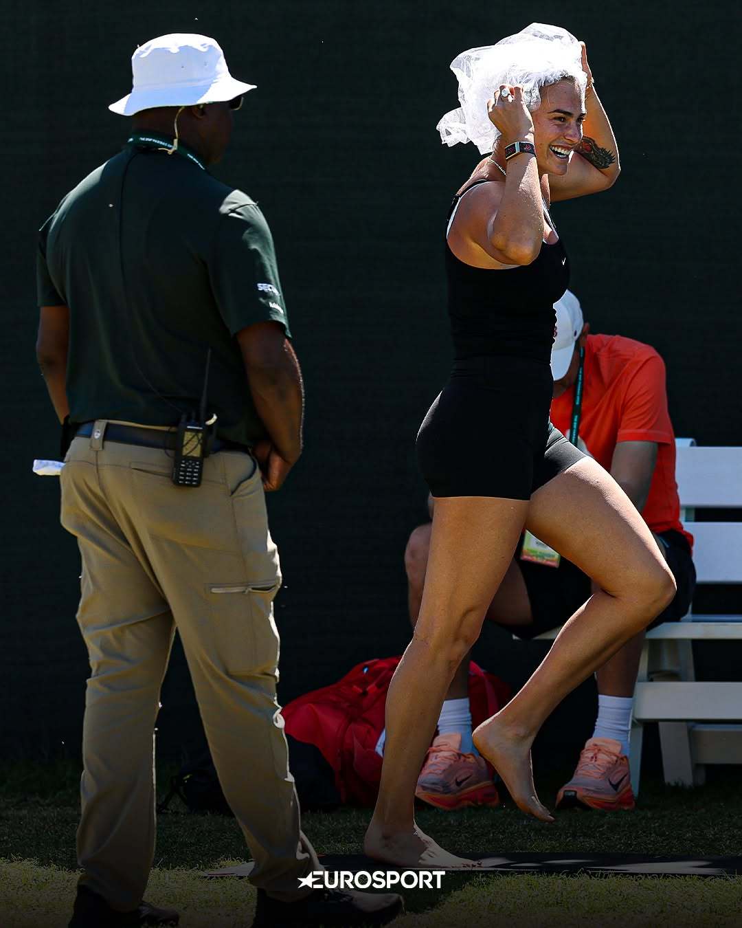 萨巴伦卡最近完全处于“恋爱脑”当中，几乎是每时每刻！萨巴伦卡