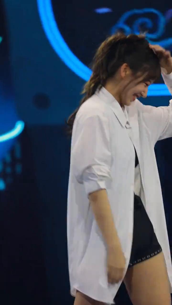 ok吗？想ok再跟着音乐再跳一遍，应该一段还原三段。现场准备，五四三二一，就有稳