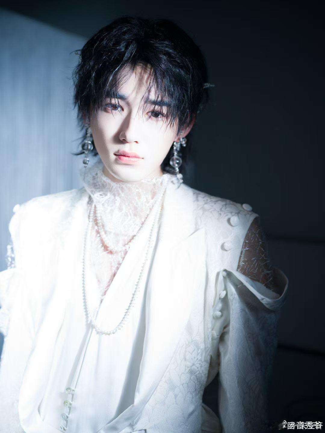 那英这次会不会认错萧亚轩宋亚轩国粤无双 当年那姐手滑认错人，如今直接同台圆梦，缘