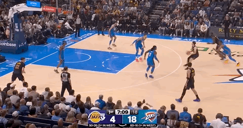 湖人第一个运动战进球，来得太晚了，里夫斯三分投进，7-18落后！ 
