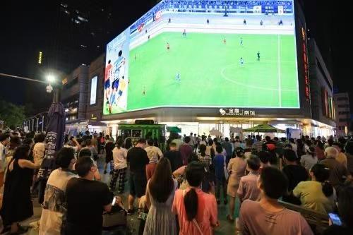 南京景区为给苏超应援各出奇招苏超战火将至，南京全城文旅热血拉满！大报恩塔万次互动