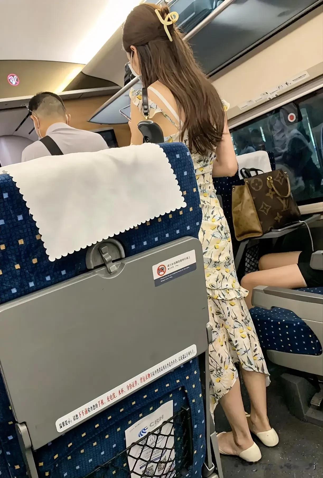这真是位美女啊，看身材就知道！