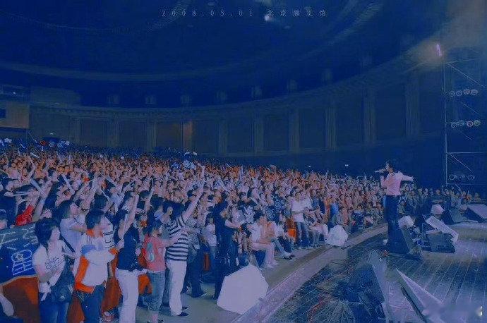 谢娜说张杰为live而生太真实了！杰哥 200 场演唱会靠的是坚持和热爱，娜姐一